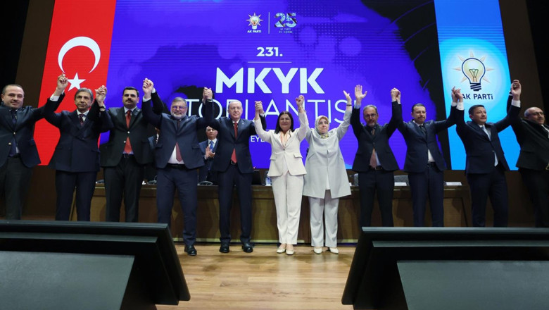 AK Parti'ye geçen Foça Belediye Başkanı Saniye Bora Fıçı'dan ilk açıklama: Tek önceliğim Foça