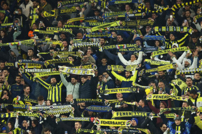 Fenerbahçe'den resmi açıklama: İsmail Kartal'a şişe atan taraftar bulundu! İşte cezası