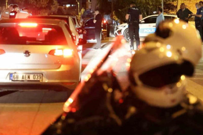 Polisin uygulamasında ruhsatsız tabanca ele geçirildi