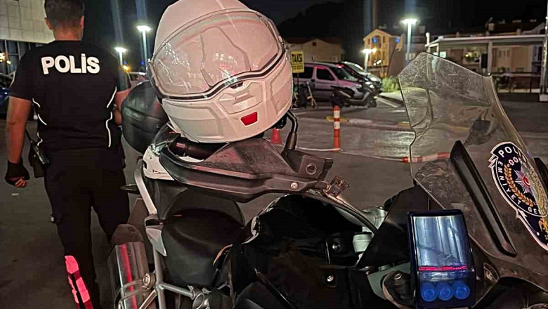 Marmaris’te ‘dur’ ihtarına uymayan 15 yaşındaki sürücü polise çarptı