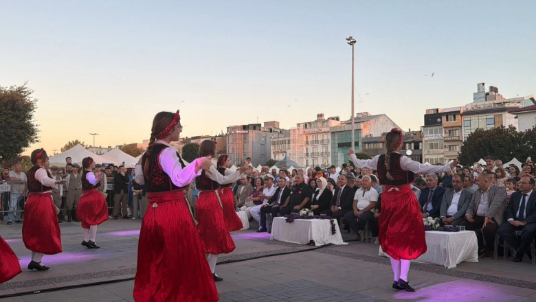 ARONYA FESTİVALİ KORTEJLE BAŞLADI