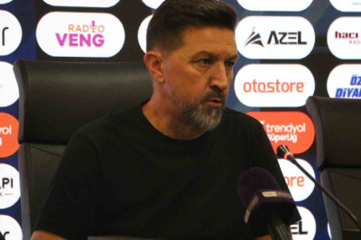 Besnik Hasi: "Ayaklarımızın yere basması gerekiyor"