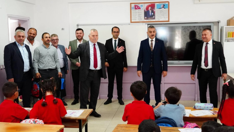 ARMUTLU’DA İLKÖĞRETİM HAFTASI ÖĞRENCİLERLE KUTLANDI