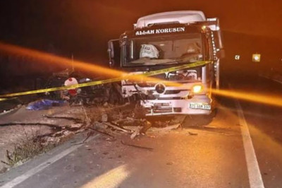 Konya Yalıhüyük'te otomobil kamyonla çarpıştı, 16 yaşındaki çocuk öldü, 1 kişi yaralandı