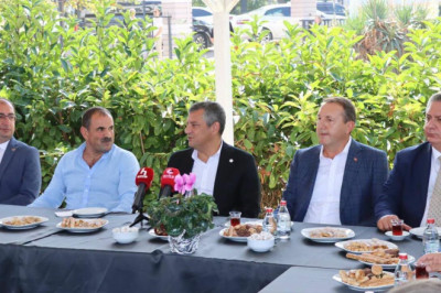 Özgür Özel Yalova’da Süs Bitkileri Üreticileriyle Buluştu