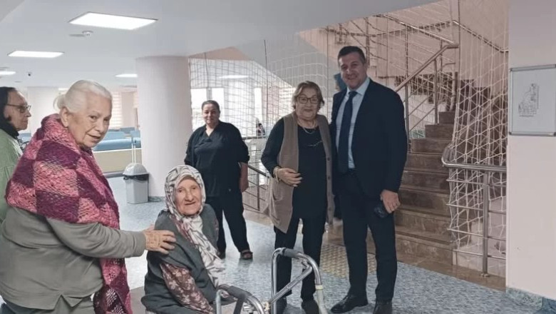 LAÇİN’DEN HUZUREVİ ZİYARETİ