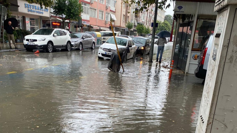 Mimar Sinan Caddesi’nde Altyapı Sorunu Esnafı Mağdur Ediyor