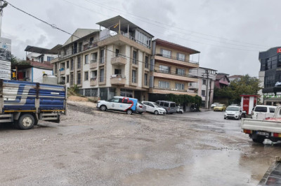 Vatan Caddesi’nde Çamur ve Su Birikintisi Sorunu