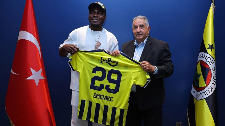 Emenike'den Fenerbahçe'ye sürpriz ziyaret