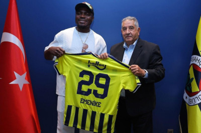 Emenike'den Fenerbahçe'ye sürpriz ziyaret