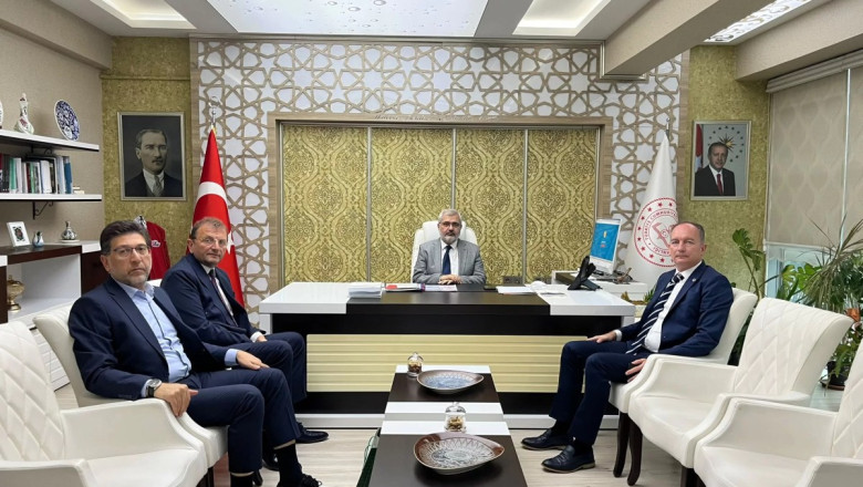 YEŞİLAY’DAN MÜDÜR YILMAZ’A ZİYARET