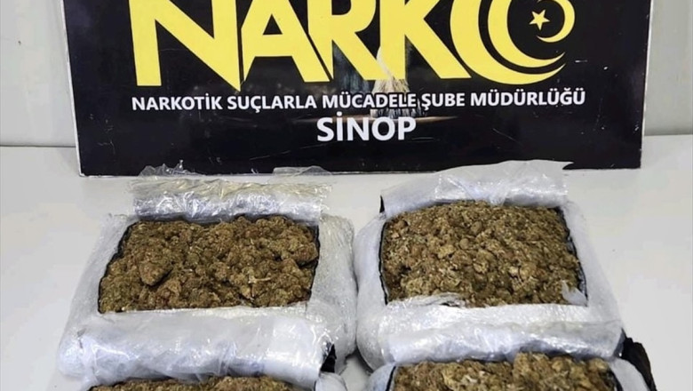 Sinop'ta araçta 2 kilo 892 gram uyuşturucu ele geçirildi, 3 şüpheli tutuklandı