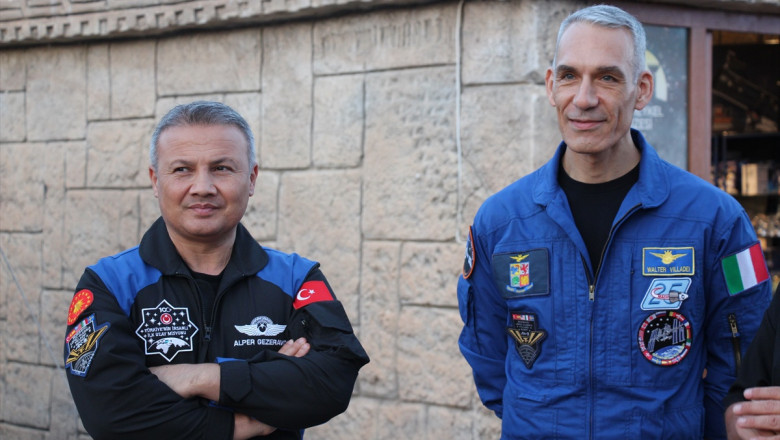 Antalya'daki Uzay Kongresi'nde astronotlar 150'ye yakın öğrenciyle buluştu